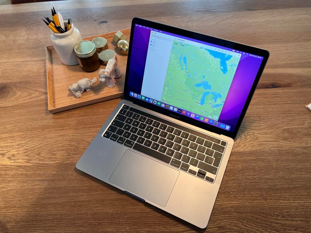 Đánh giá MacBook Pro M2: Thế Kế Nhỏ Gọn, Hiệu Năng Vượt Trội 5 Đánh giá MacBook Pro M2: Thế Kế Nhỏ Gọn, Hiệu Năng Vượt Trội
