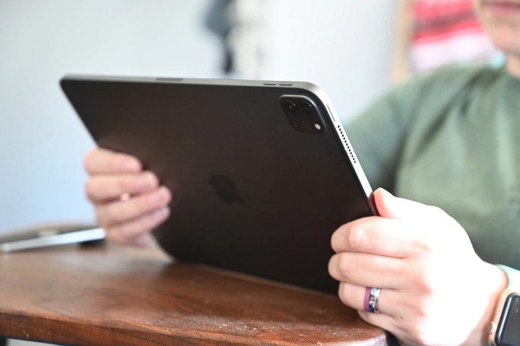 Đánh Giá iPad Pro 12.9 inch M1: Cấu Hình Mạnh, Thiết Kế Sang Trọng
