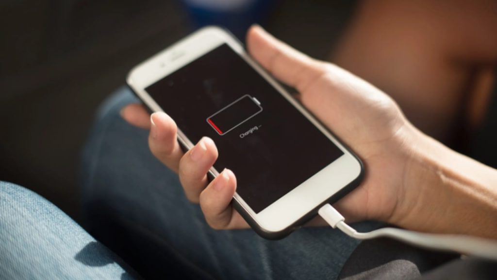 Gặp Tình Trạng iPhone Sạc Không Lên Pin Phải Làm Sao?