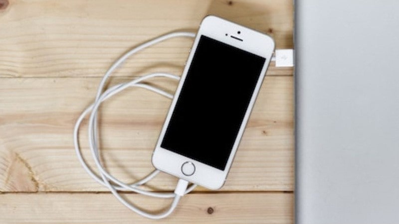 Gặp Tình Trạng iPhone Sạc Không Lên Pin Phải Làm Sao?