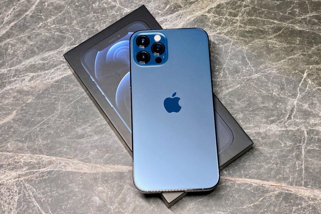 so sánh iPhone 12 và 12 Pro