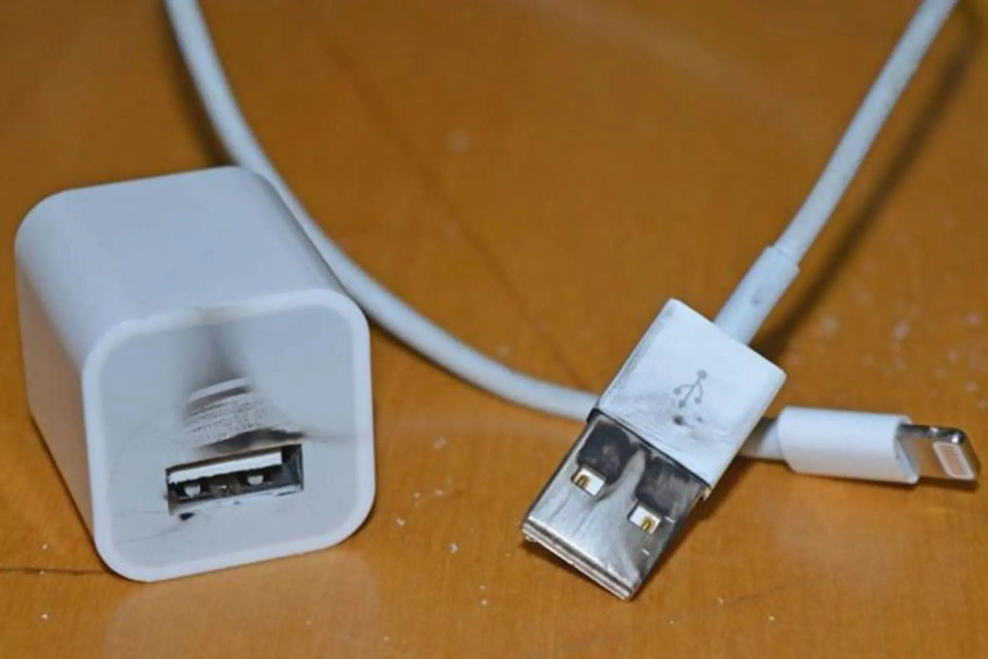 Có nên thay pin cho điện thoại cũ